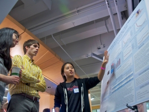 Jisoo Yoon (B.S. '15) discusses her research at the 2015 Honors Poster Session.